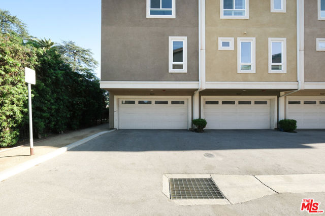 14661 Sherman Way, Van Nuys CA: https://media.crmls.org/mediaz/b0cd5712-2ce3-46b6-92d8-439339353fe9.jpg