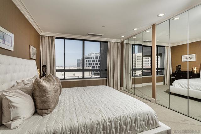 700 Front St, San Diego CA: https://media.crmls.org/mediaz/b0cdbcba-d918-43d9-be8a-c4ce372e4ee0.jpg