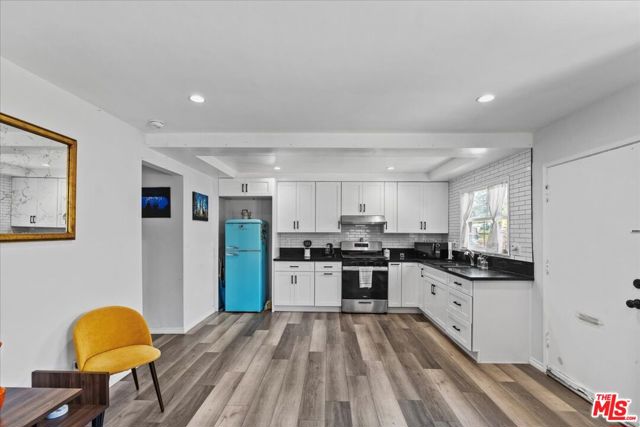 11710 Hartsook Street, Valley Village CA: https://media.crmls.org/mediaz/b0ce2762-e669-49f5-ab1b-9fdb5316551a.jpg