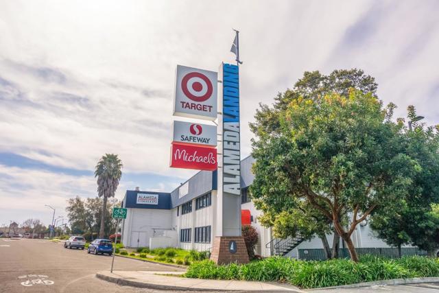 2815 Crusader, Alameda CA: https://media.crmls.org/mediaz/b0ce5be9-4317-451f-87d2-092ce7efc13c.jpg