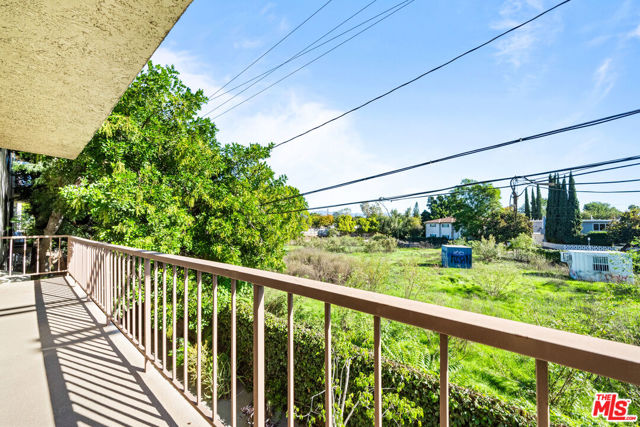 4454 Ventura Canyon Avenue, Sherman Oaks CA: https://media.crmls.org/mediaz/b0cec520-1ac1-4a9e-bf4f-3b61c0fa5bfd.jpg