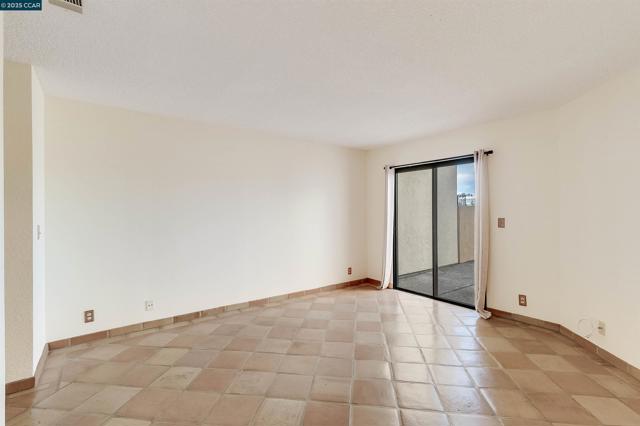 171 Nantucket Ln, Vallejo CA: https://media.crmls.org/mediaz/b0cf028b-ee50-4a57-afaa-01f31d8ccf15.jpg