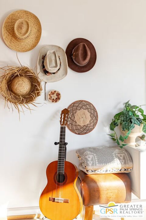 https://media.crmls.org/mediaz/b0d07d71-21cd-4931-97f1-94183a37b13f.jpg?preset=X-Large