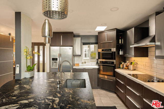 6400 Pacific Avenue, Playa del Rey CA: https://media.crmls.org/mediaz/b0d0e57b-67ca-495e-87ad-5057be218c90.jpg