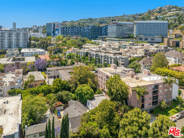 1229 N Olive Drive, West Hollywood CA: https://media.crmls.org/mediaz/b0d19ff6-315b-491e-b90a-ab4fd544bc9a.jpg