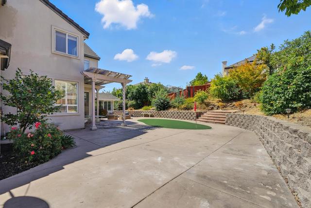 553 Lower Vintners Circle, Fremont CA: https://media.crmls.org/mediaz/b0d206e5-f246-4bfa-8ffa-1ed23cd2c0c1.jpg