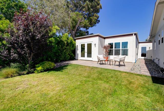 1129 Bonita Dr, Encinitas CA: https://media.crmls.org/mediaz/b0d23baa-e993-4c9b-a791-c9213ea8fb1e.jpg
