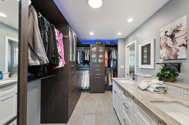 4839 Merganser Ct, Pleasanton CA: https://media.crmls.org/mediaz/b0d2c688-3b5b-49c3-ba70-363ed505e814.jpg