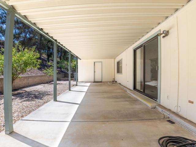 2289 Bryant Drive, Carlsbad CA: https://media.crmls.org/mediaz/b0d34c4a-0459-4024-afff-e95c7293cd8c.jpg