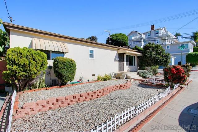 1654 LINWOOD, San Diego CA: https://media.crmls.org/mediaz/b0d435a7-3d23-44d2-9ac4-d27bd492fa5c.jpg