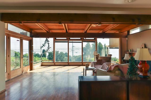 4980 Paradise Drive, Tiburon CA: https://media.crmls.org/mediaz/b0d47026-c88c-4a9c-9679-d7ced00e29f3.jpg