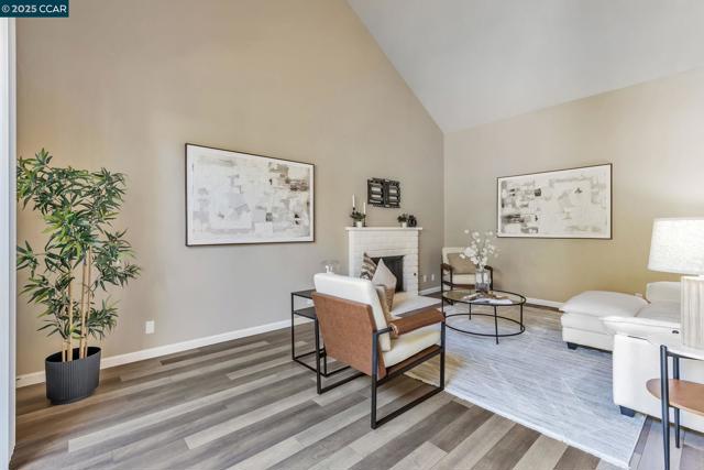 102 Northcreek Cir, Walnut Creek CA: https://media.crmls.org/mediaz/b0d47486-cd64-4720-856c-01128e2a2565.jpg
