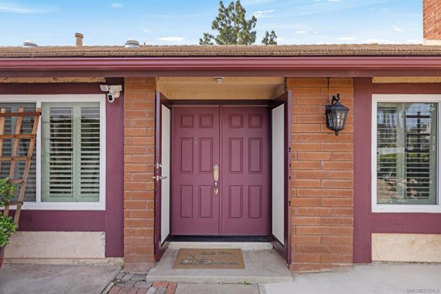 12866 SUMMERFIELD LN, Poway CA: https://media.crmls.org/mediaz/b0d51f2c-fa49-4927-beac-5a0971668834.jpg