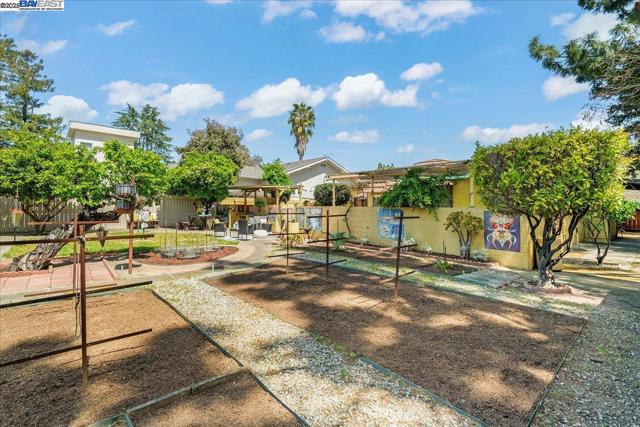 41351 Fremont Blvd, Fremont CA: https://media.crmls.org/mediaz/b0d53f4e-82b3-483a-9983-f2fd985b252a.jpg