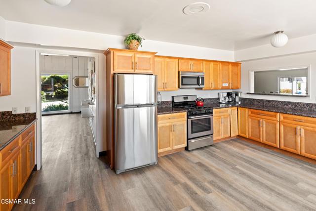 4388 Central Avenue, Camarillo CA: https://media.crmls.org/mediaz/b0d5cf77-8667-4f2a-9d1b-02e6a3328890.jpg
