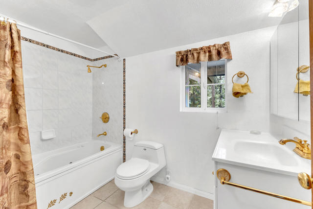 53200 Forest Lake Drive, Idyllwild CA: https://media.crmls.org/mediaz/b0d60b39-ef55-43b5-b3f2-8891fb06ada2.jpg