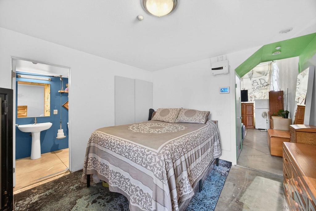 https://media.crmls.org/mediaz/b0d6ad70-3102-45f4-b24c-42a191977a16.jpg?preset=X-Large