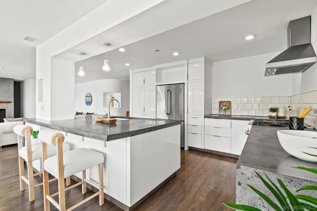 2556 Navarra Drive - photo 19