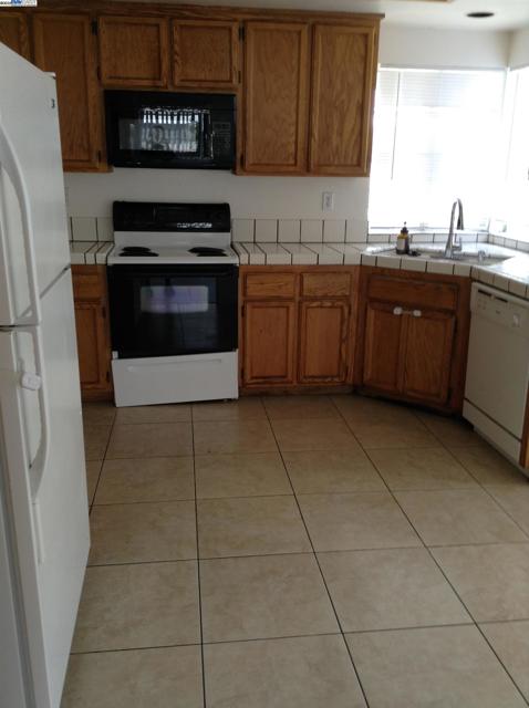 149 Pelican Loop, Pittsburg CA: https://media.crmls.org/mediaz/b0d707d1-0949-4245-8c3c-6a9eff3508d9.jpg
