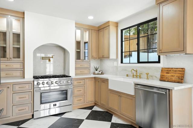 4388 HAWK STREET, San Diego CA: https://media.crmls.org/mediaz/b0d716fb-9653-4563-87da-61b9097b70d6.jpg