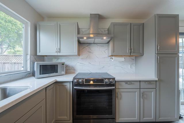 8340 Forest Street, Gilroy CA: https://media.crmls.org/mediaz/b0d75c02-1d74-4193-9008-31aae9ee5ec4.jpg