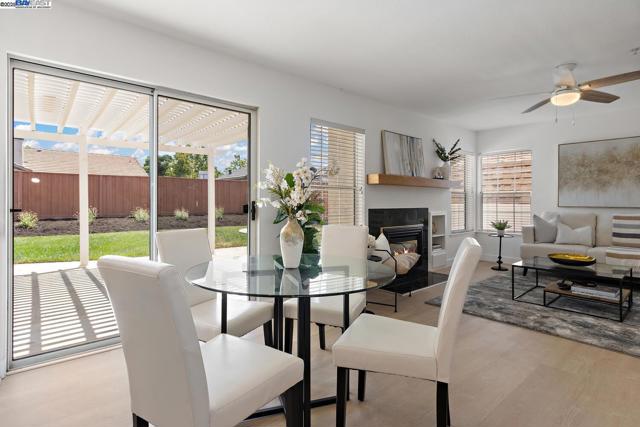 1387 Meadow Ct, Livermore CA: https://media.crmls.org/mediaz/b0d79010-e95e-4843-ba86-9d8d09a04534.jpg