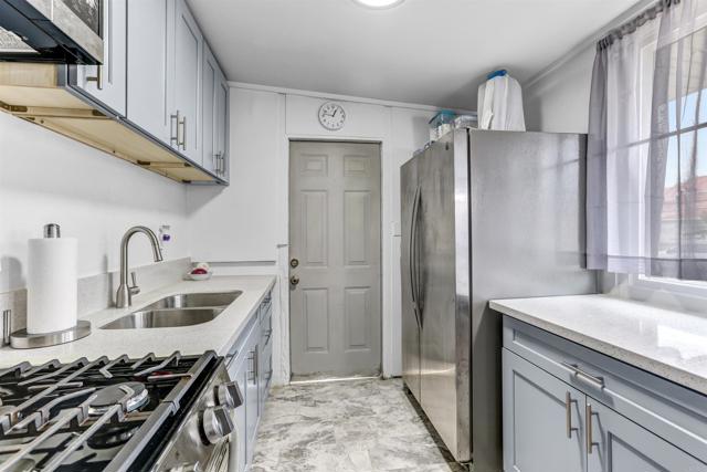 Detail Gallery Image 14 of 27 For 737 41 44th St, San Diego,  CA 92102 - 4 Beds | 2 Baths