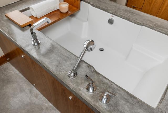 Image 18 of 58 For 1825 Bridgeview Court