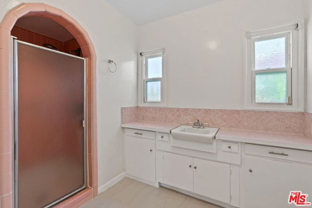 220 S Le Doux Road, Beverly Hills CA: https://media.crmls.org/mediaz/b0d8a254-a3b6-4004-8706-22f2dccd858d.jpg