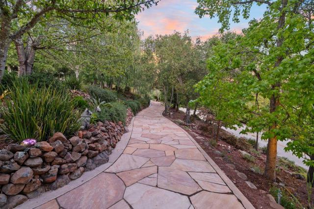 23447 Skyview Terrace, Los Gatos CA: https://media.crmls.org/mediaz/b0d8bec2-fa94-43e7-9201-82408297dc51.jpg