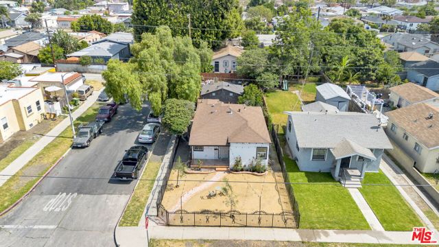 201 E 91st Street, Los Angeles CA: https://media.crmls.org/mediaz/b0d91d82-0c48-4313-bdf5-4cc49bde5fe3.jpg