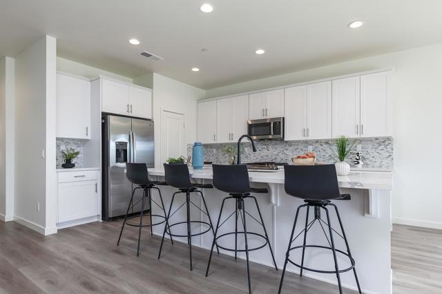 Detail Gallery Image 10 of 52 For 1609 Mauzy Way, El Cajon,  CA 92021 - 4 Beds | 3 Baths