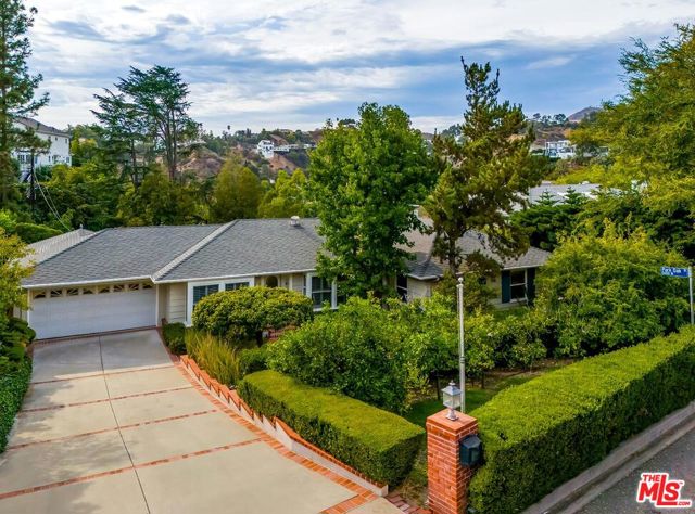 2541 Park Oak Drive, Los Angeles CA: https://media.crmls.org/mediaz/b0d98015-1f1d-4631-b550-c720ab49efc7.jpg