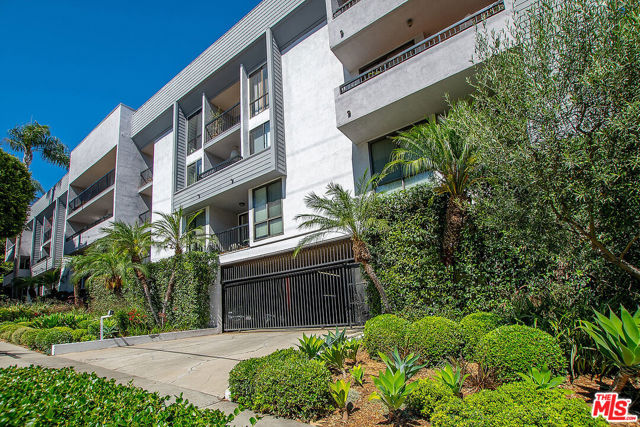 906 North Doheny Drive, 510 photo 33