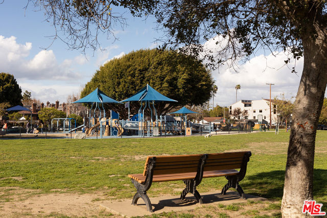 4622 Glencoe Avenue, Marina del Rey CA: https://media.crmls.org/mediaz/b0d9ef71-7340-400c-99e8-9556729295cf.jpg