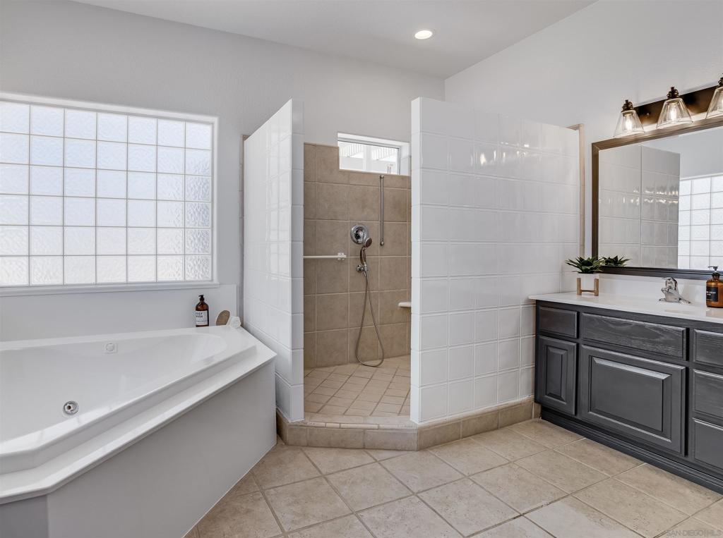 MLS #250036925SD image #18