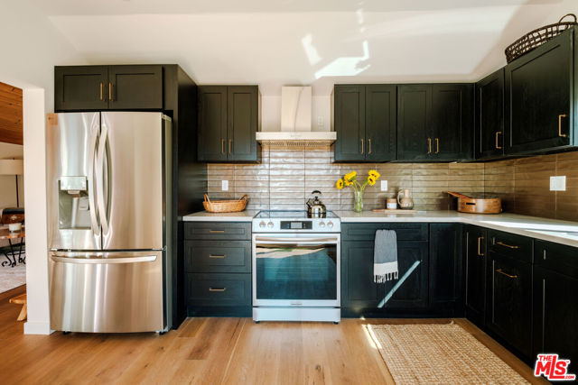 19777 Grand View Drive, Topanga CA: https://media.crmls.org/mediaz/b0da832a-6009-420a-a3d0-f3fbc856cedf.jpg