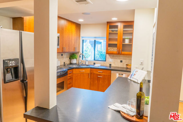 880 Hilldale Avenue, West Hollywood CA: https://media.crmls.org/mediaz/b0dac746-5317-4df2-a4f3-384904f1d4c3.jpg