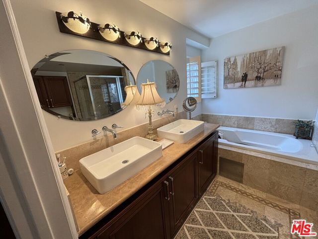 1828 Glendon Avenue, Los Angeles CA: https://media.crmls.org/mediaz/b0daf739-ed5c-4170-97fd-7c8277c83b10.jpg