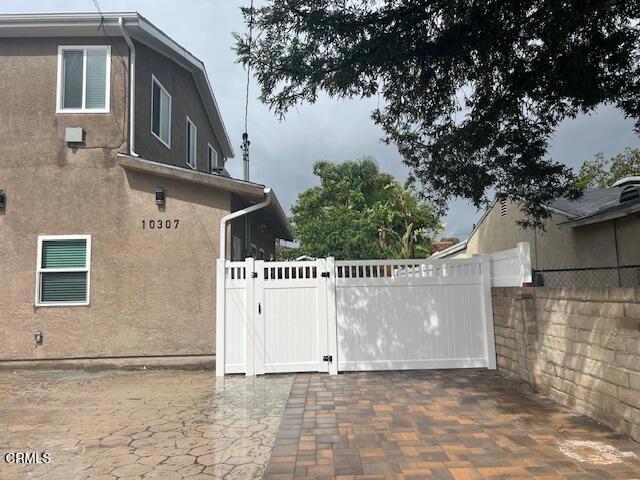 10307 Floralita Avenue, Sunland CA: https://media.crmls.org/mediaz/b0dafd82-3af7-42f0-b360-494e38629f66.jpg