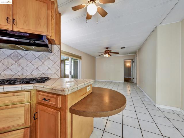 29064 MENDEZ RD, Hayward CA: https://media.crmls.org/mediaz/b0dbee3f-2e53-4481-8a55-fef4a775048b.jpg