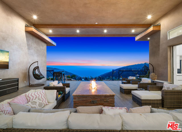 10715 Yerba Buena Road, Malibu CA: https://media.crmls.org/mediaz/b0dc5beb-4255-4aab-8e05-fc4786db0bf3.jpg