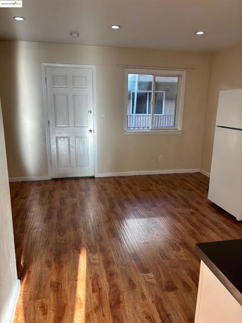 3020 35th Avenue, Oakland CA: https://media.crmls.org/mediaz/b0dd42df-8d14-4963-a809-3accdbf3ad28.jpg