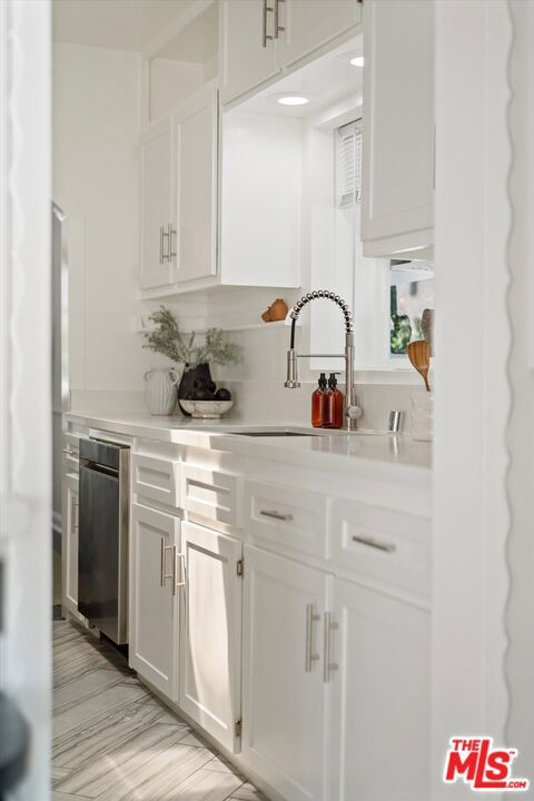 560 N Croft Avenue, West Hollywood CA: https://media.crmls.org/mediaz/b0dd49f2-8e11-433e-9afd-db5420f4ab83.jpg