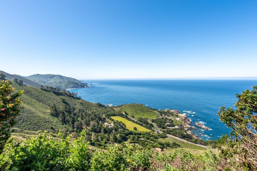 https://media.crmls.org/mediaz/b0dd7e83-6bf7-4ae1-85a0-3fcd567d5ca5.jpg?preset=X-Large