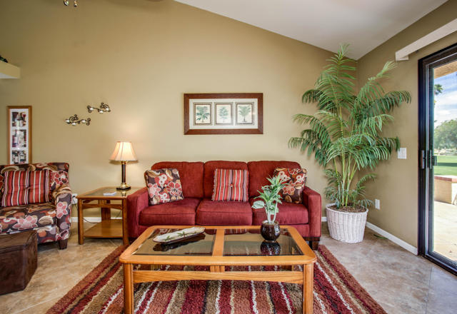 40553 Pebble Beach Circle, Palm Desert CA: https://media.crmls.org/mediaz/b0dd87cd-5d96-4039-aff1-1af6f39b823d.jpg