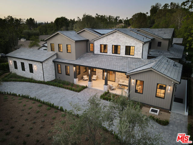 23615 Long Valley Road, Hidden Hills CA: https://media.crmls.org/mediaz/b0de1abf-72db-4a7c-9b6e-9d1587e38577.jpg