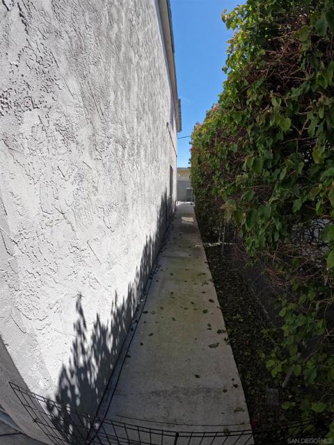 637 10th, Imperial Beach CA: https://media.crmls.org/mediaz/b0de2a7a-a354-40e8-9134-ac1f9b858602.jpg