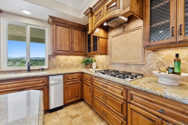 14351 Via Baroda, San Diego CA: https://media.crmls.org/mediaz/b0de2dbe-3c3f-489e-8191-3f7b55850597.jpg