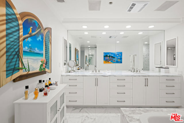 10430 Wilshire Boulevard, Los Angeles CA: https://media.crmls.org/mediaz/b0de529f-4d6e-481e-a339-bf7f0a8588d0.jpg